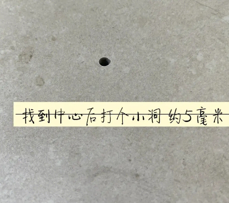 平和瓷砖空鼓维修公司专业解答在瓷砖铺贴过程中，如果砂料搅拌不均匀，将会带来以下问题